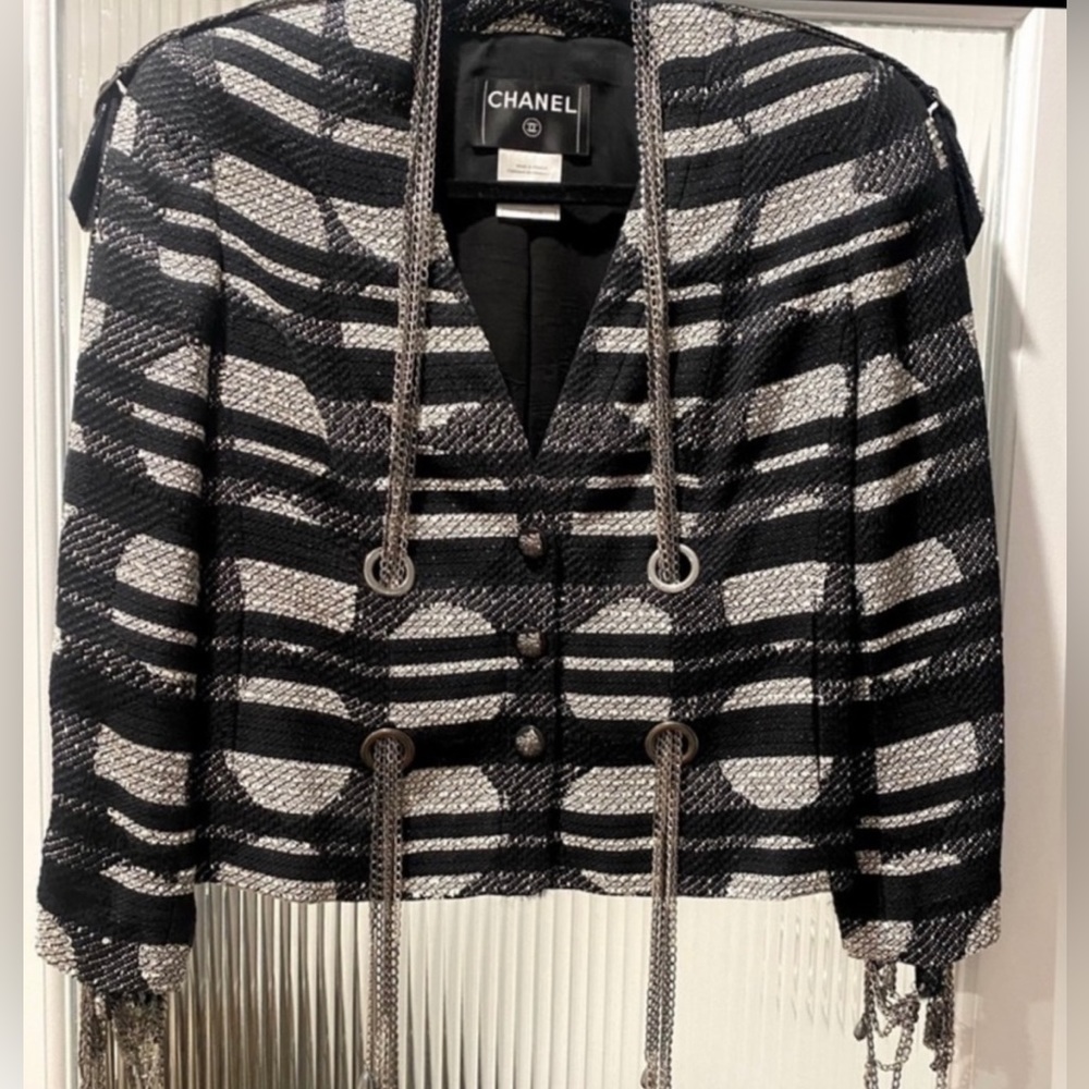 CHANEL Karl Lagerfeld Tweed Jacket with CC Logo Gunmetal & Pearl Chains. EU 40